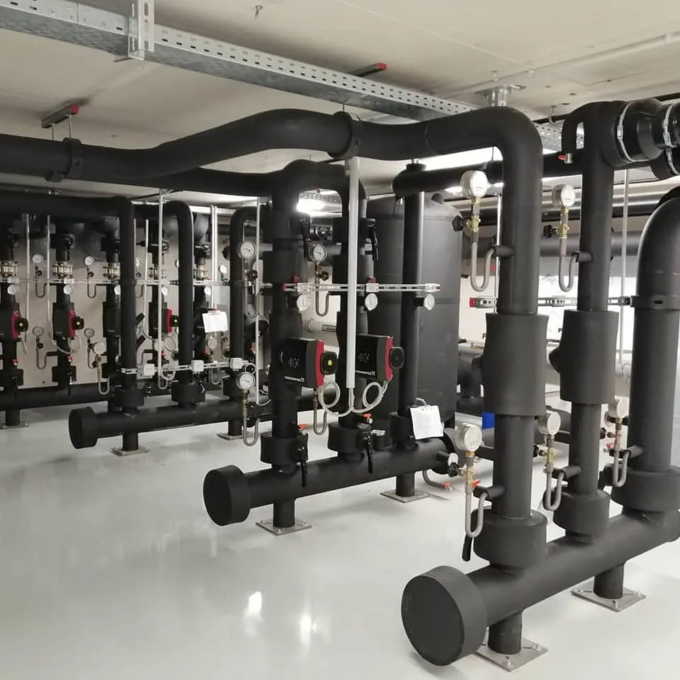 Elastomer-gedämmte Heizungsverteiler in einer Technikzentrale